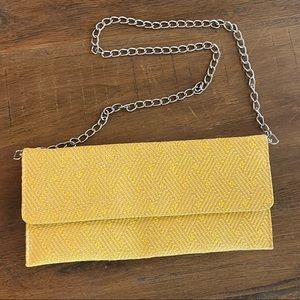 Woven clutch with detachable chain strap